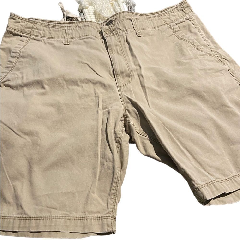 Old Navy size 40 cargo shorts great condition